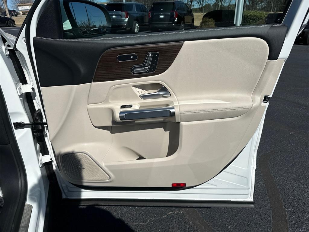new 2025 Mercedes-Benz GLB 250 car, priced at $57,070