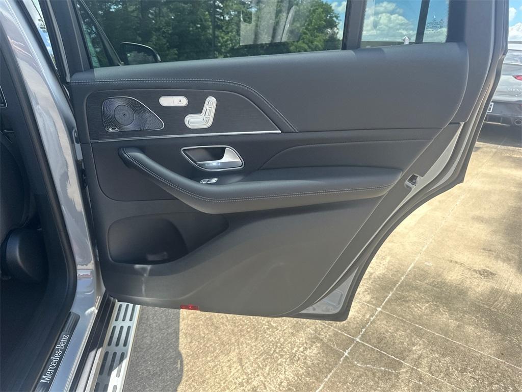 new 2025 Mercedes-Benz GLS 580 car, priced at $122,955