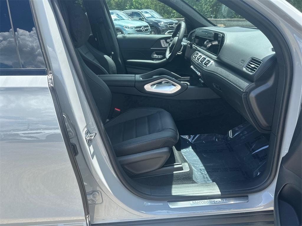new 2025 Mercedes-Benz GLS 580 car, priced at $122,955
