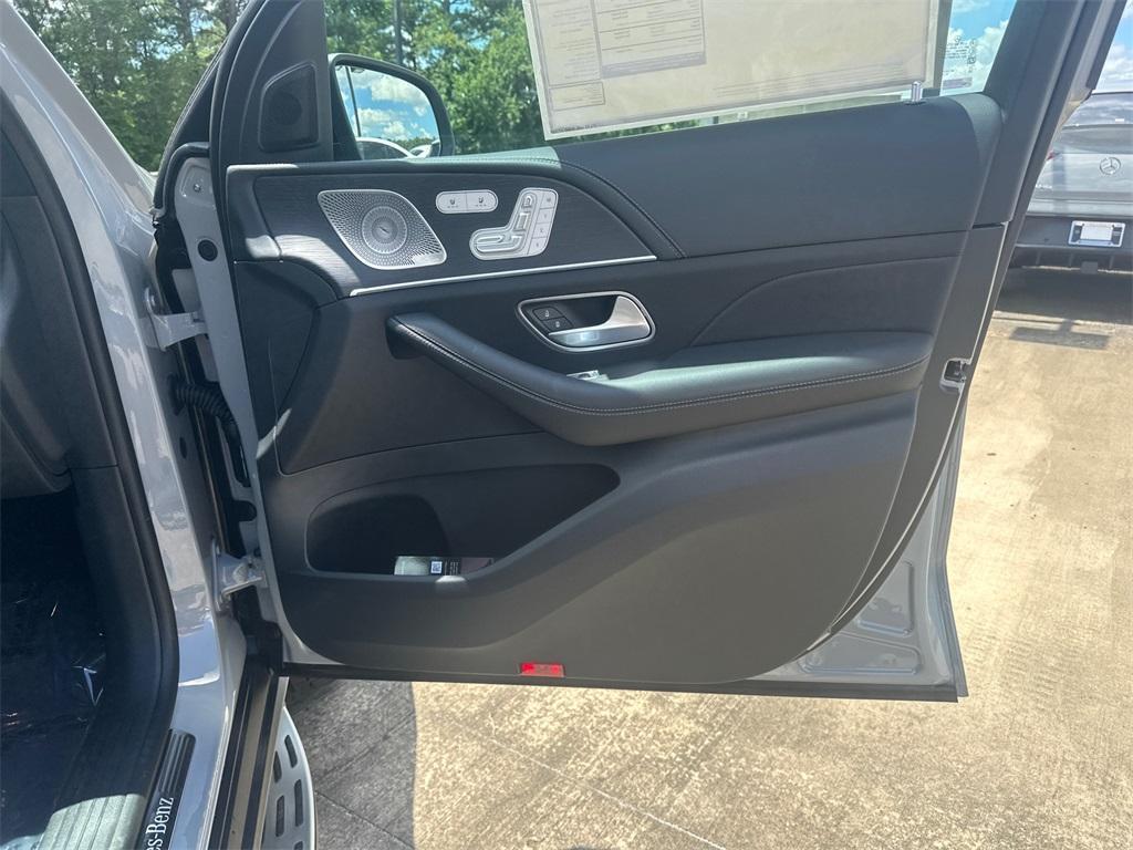 new 2025 Mercedes-Benz GLS 580 car, priced at $122,955