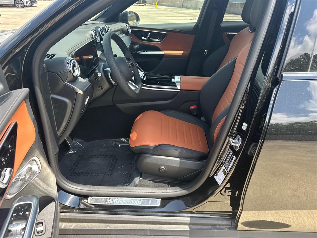 new 2025 Mercedes-Benz GLC 300 car, priced at $62,280