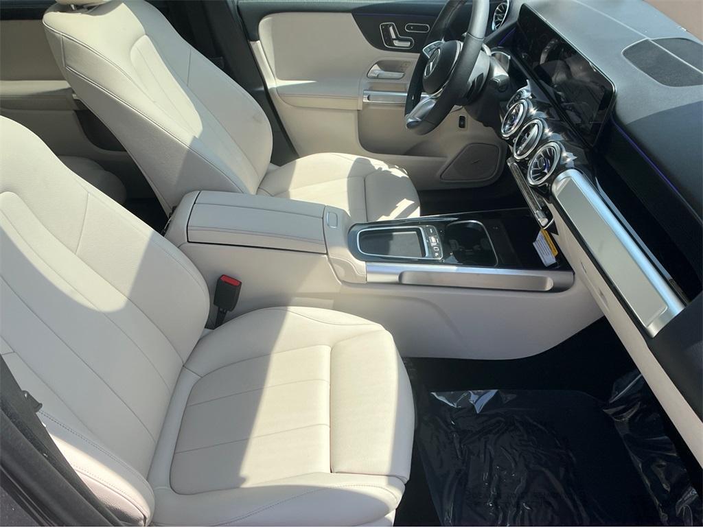 new 2025 Mercedes-Benz GLB 250 car, priced at $53,465