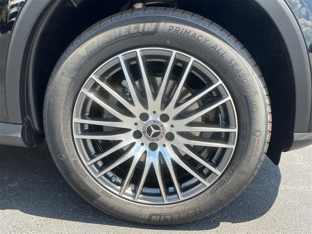 new 2025 Mercedes-Benz GLC 300 car, priced at $56,580