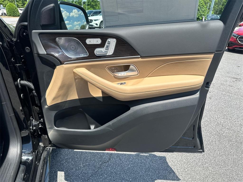 new 2025 Mercedes-Benz GLE 450 car, priced at $83,995