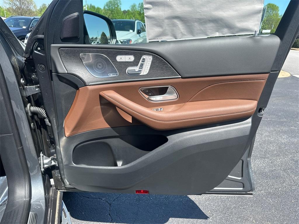 new 2025 Mercedes-Benz GLS 450 car, priced at $100,730