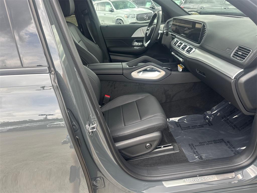 new 2025 Mercedes-Benz GLS 450 car, priced at $103,135
