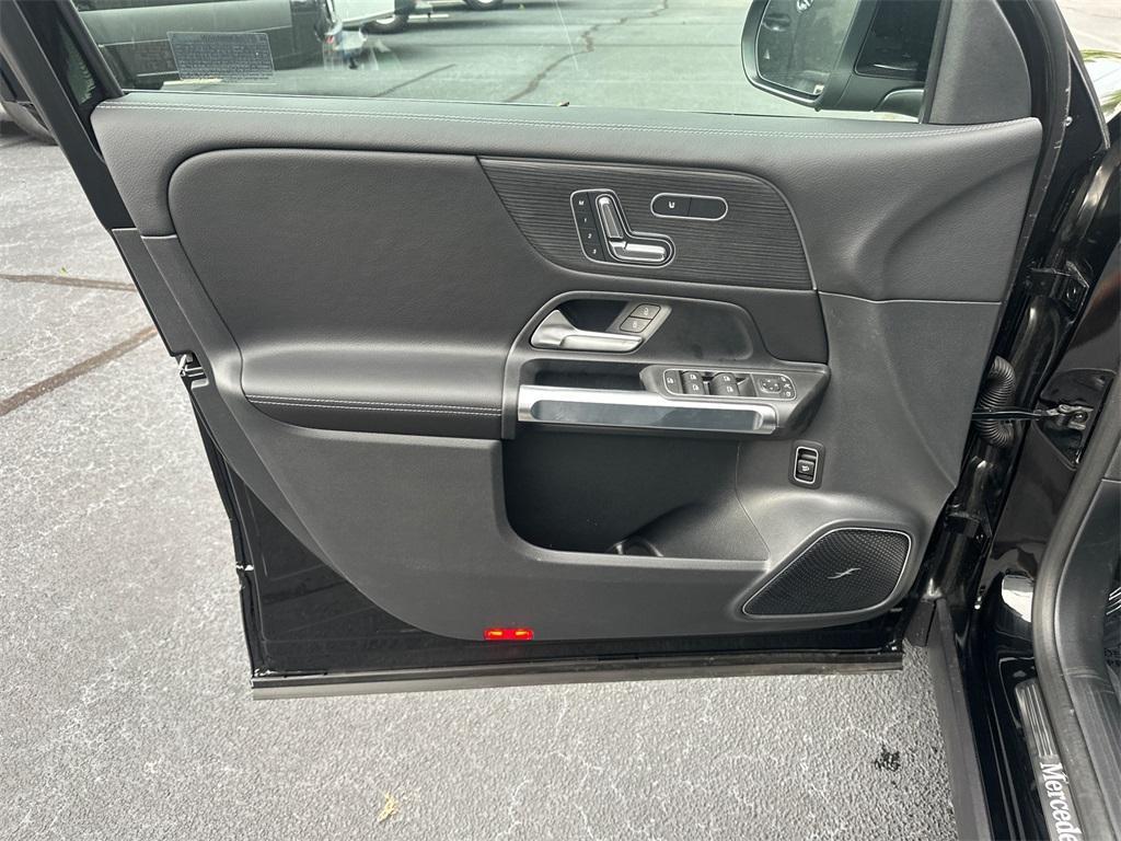 new 2025 Mercedes-Benz GLB 250 car, priced at $55,530