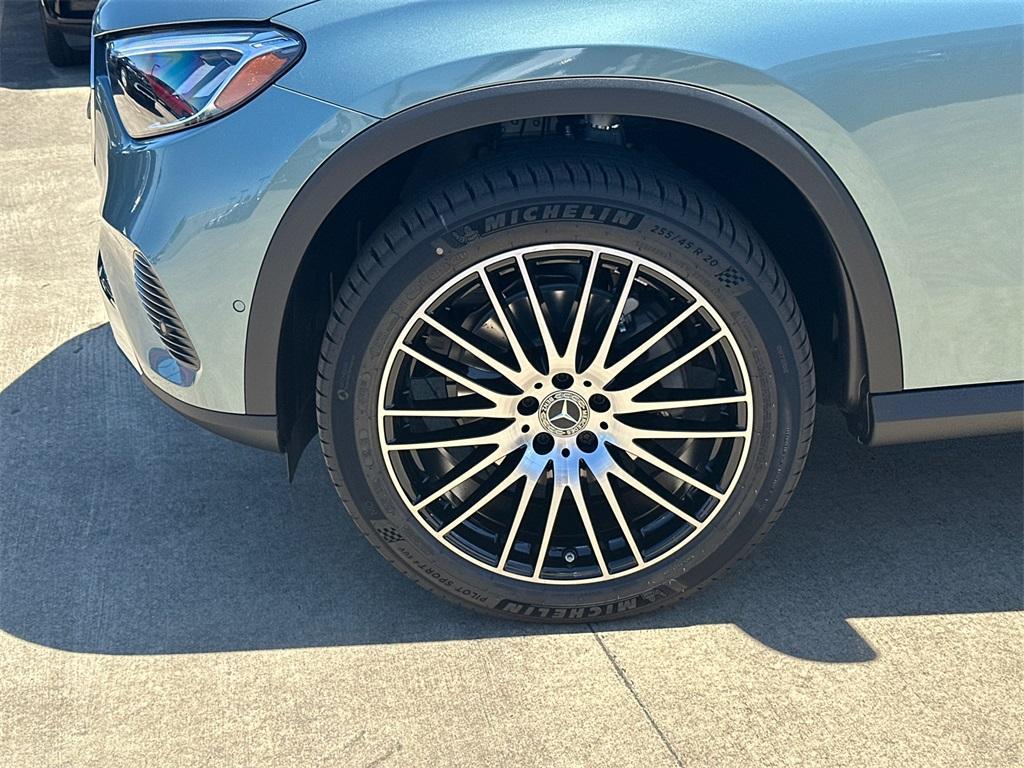 new 2025 Mercedes-Benz GLC 300 car, priced at $59,580