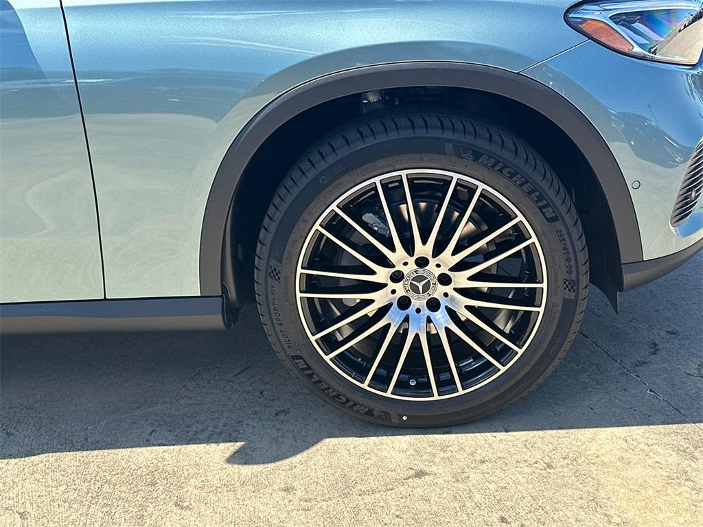 new 2025 Mercedes-Benz GLC 300 car, priced at $59,580