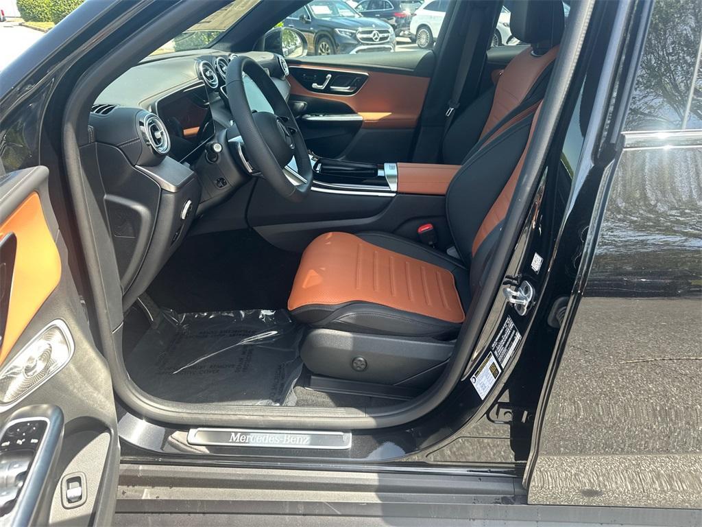 new 2025 Mercedes-Benz GLC 300 car, priced at $67,955