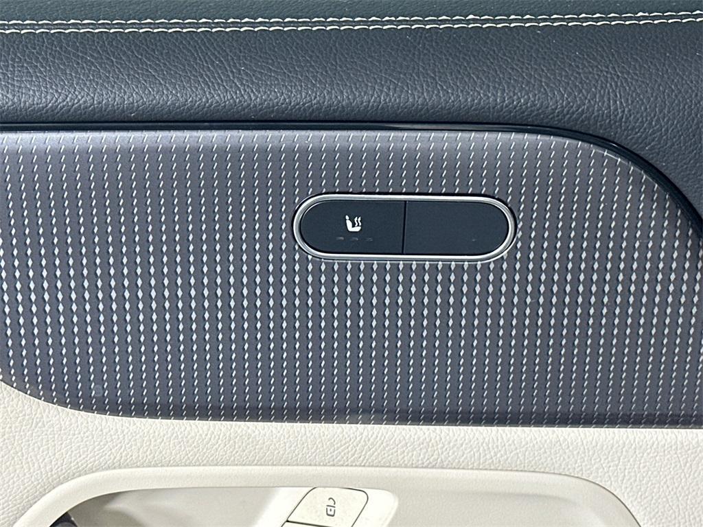 used 2022 Mercedes-Benz GLB 250 car, priced at $34,849