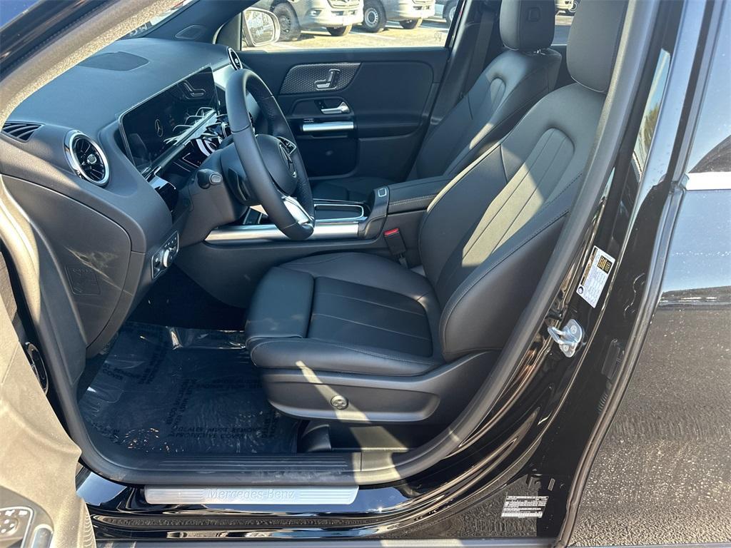 new 2025 Mercedes-Benz GLA 250 car, priced at $42,250