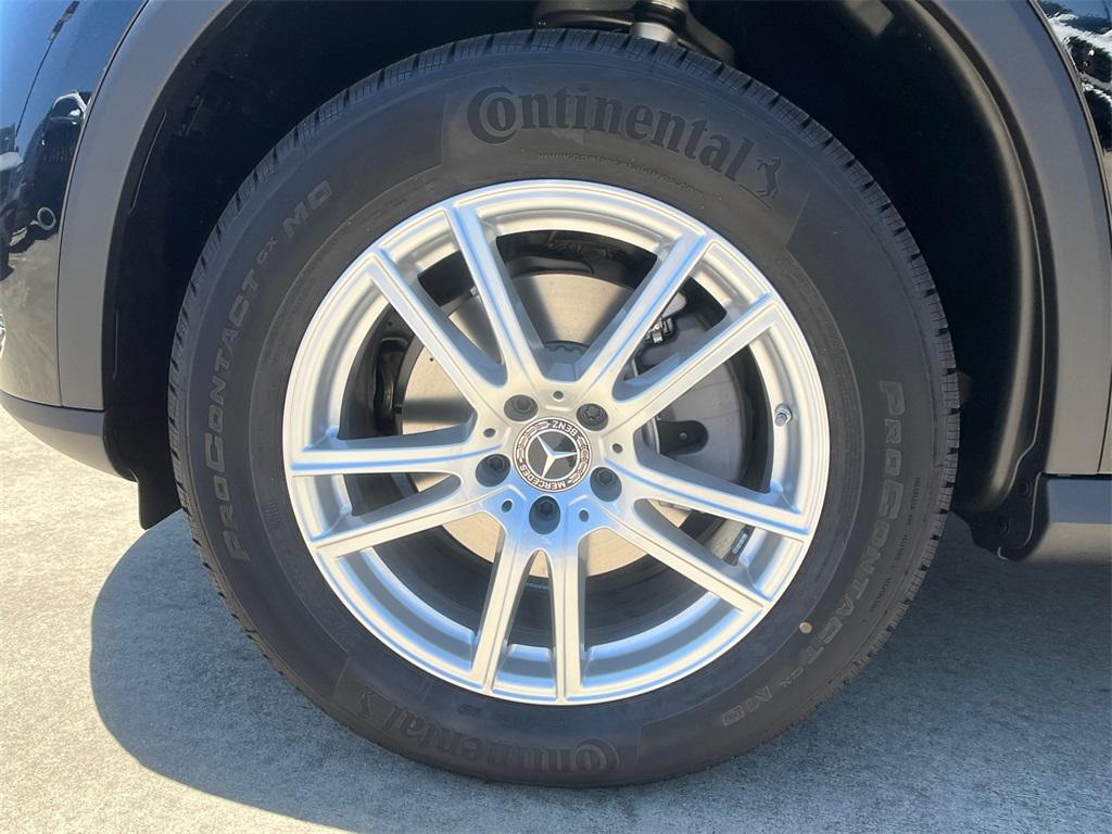 new 2025 Mercedes-Benz GLC 300 car, priced at $52,385