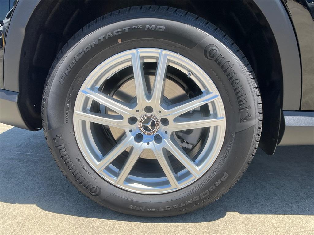 new 2025 Mercedes-Benz GLC 300 car, priced at $52,385