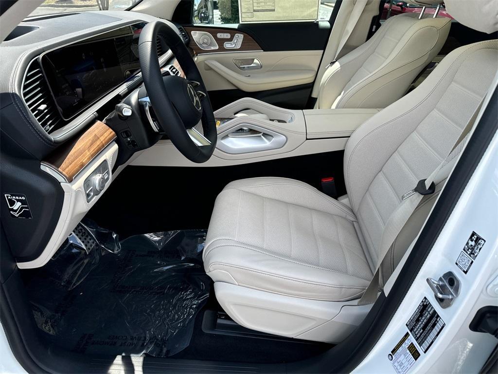 new 2025 Mercedes-Benz GLS 580 car, priced at $121,940
