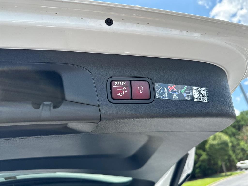new 2025 Mercedes-Benz GLS 580 car, priced at $121,940