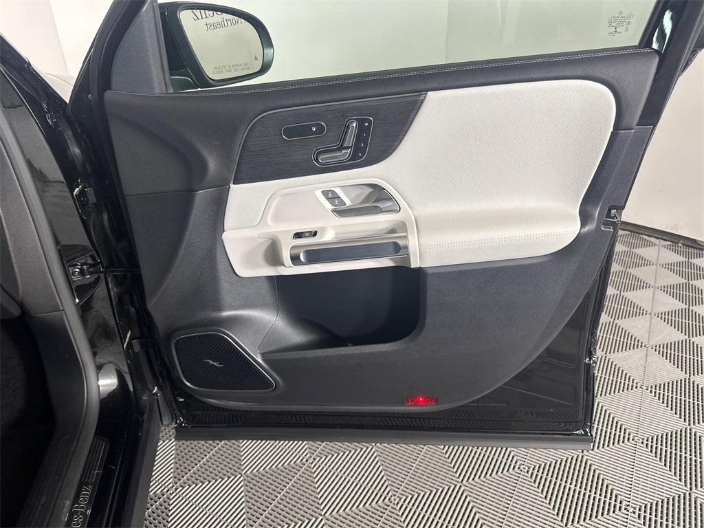 used 2021 Mercedes-Benz GLB 250 car, priced at $33,990