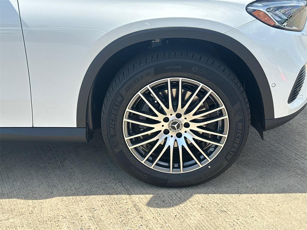 new 2025 Mercedes-Benz GLC 300 car, priced at $58,165