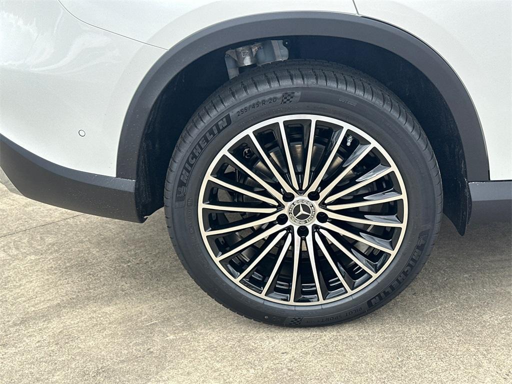 new 2026 Mercedes-Benz GLC 300 car, priced at $62,125