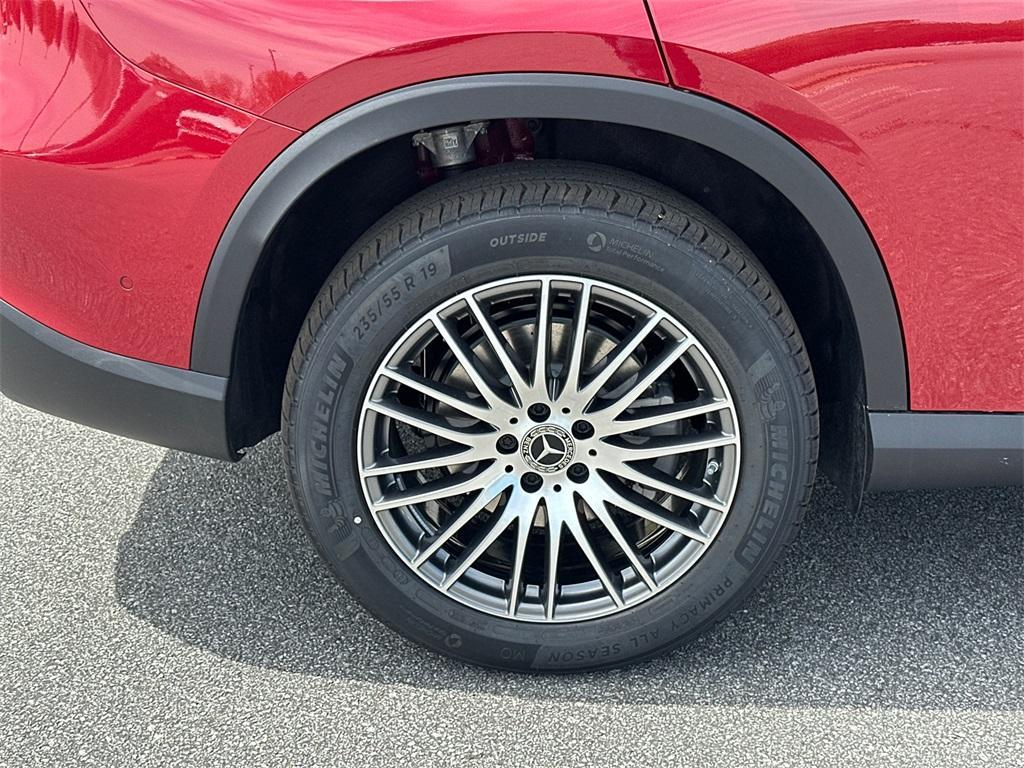 new 2025 Mercedes-Benz GLC 300 car, priced at $60,130