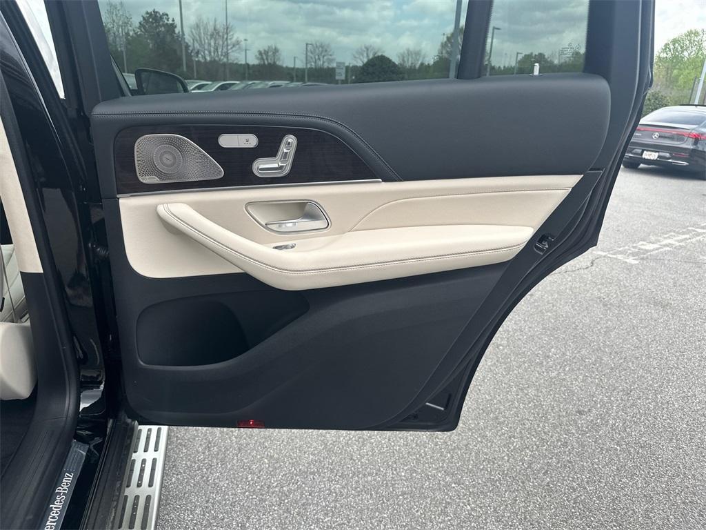 new 2025 Mercedes-Benz GLS 580 car, priced at $122,035