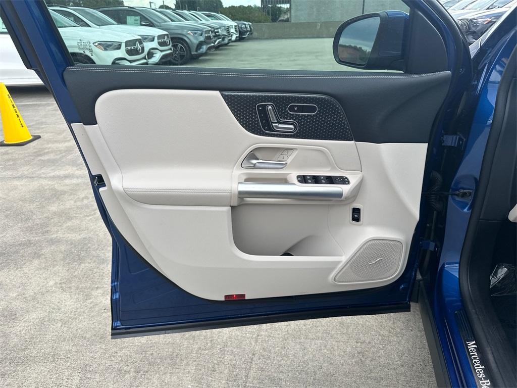 new 2025 Mercedes-Benz GLA 250 car, priced at $48,885