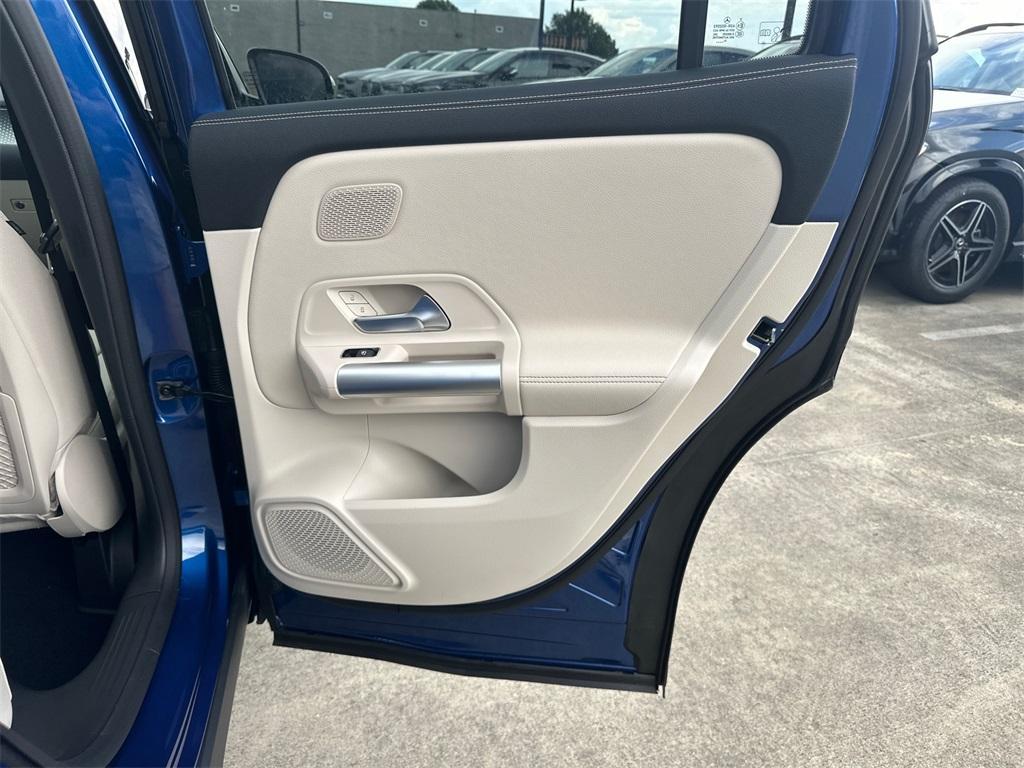 new 2025 Mercedes-Benz GLA 250 car, priced at $48,885
