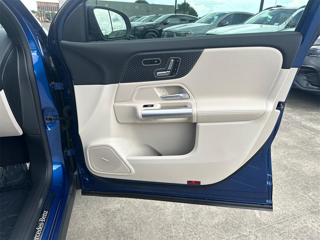 new 2025 Mercedes-Benz GLA 250 car, priced at $48,885