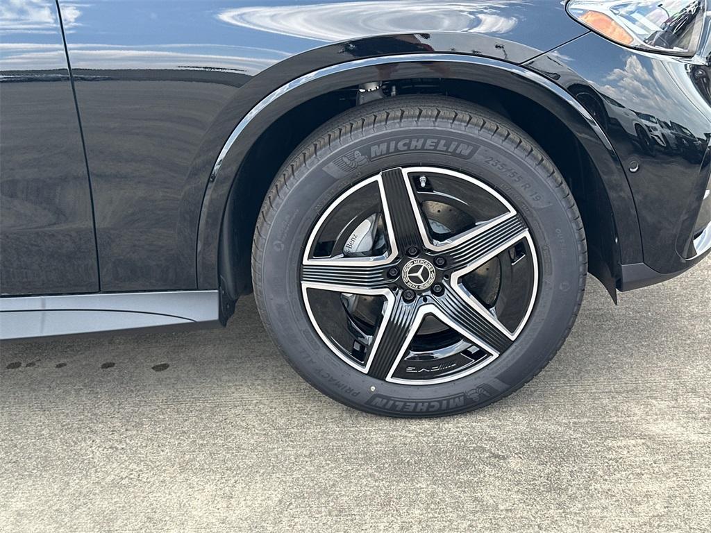 new 2025 Mercedes-Benz GLC 300 car, priced at $55,835