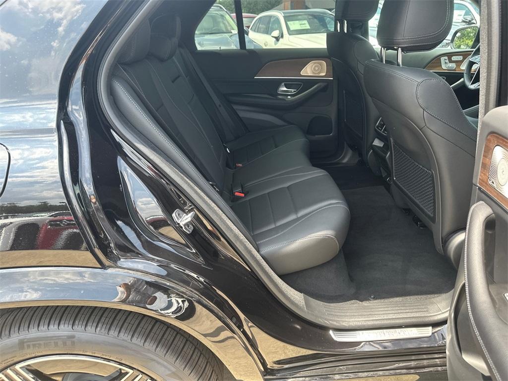 new 2025 Mercedes-Benz GLE 450 car, priced at $81,245