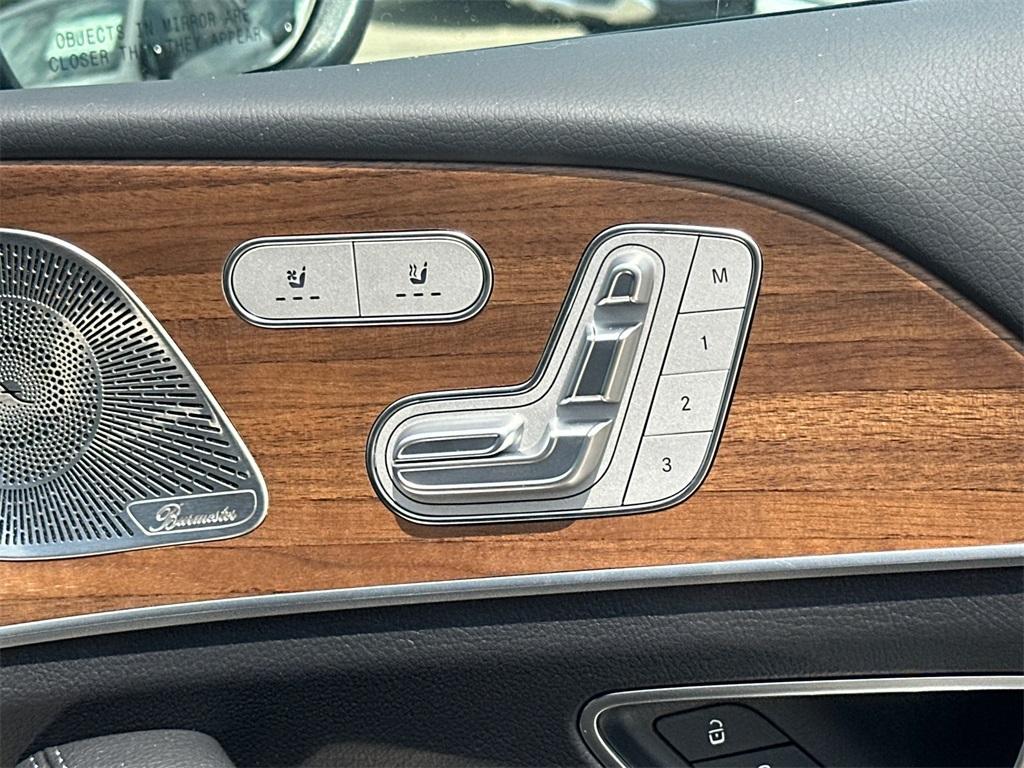 new 2025 Mercedes-Benz GLE 450 car, priced at $81,245
