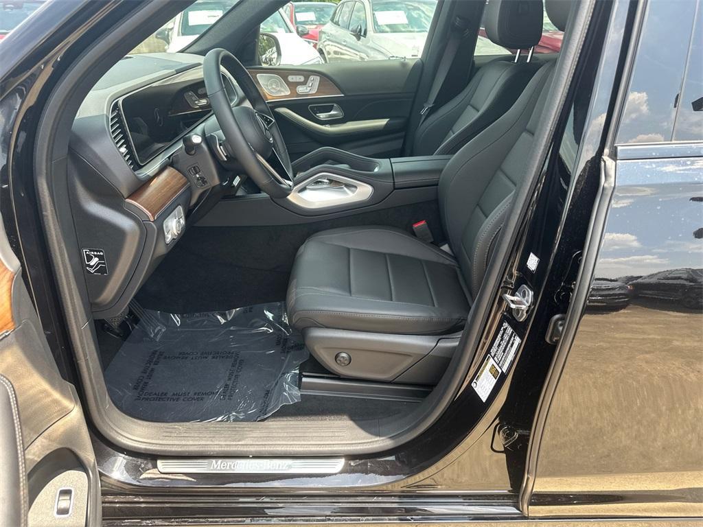new 2025 Mercedes-Benz GLE 450 car, priced at $81,245