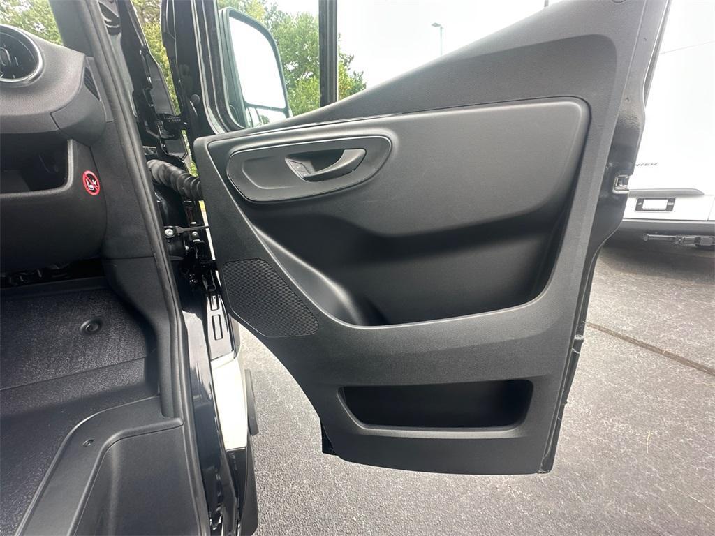 new 2025 Mercedes-Benz Sprinter 3500 car, priced at $83,086