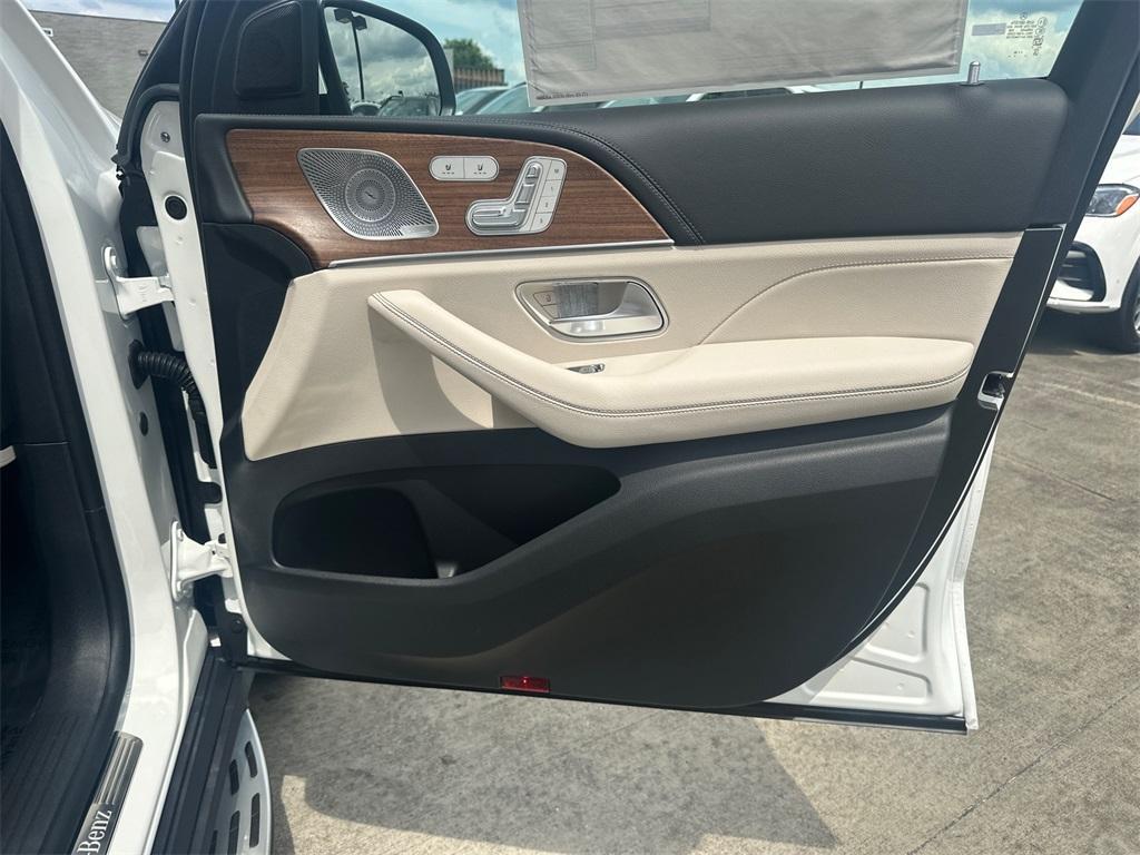 new 2025 Mercedes-Benz GLE 450 car, priced at $85,550