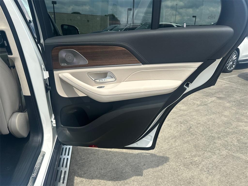new 2025 Mercedes-Benz GLE 450 car, priced at $85,550