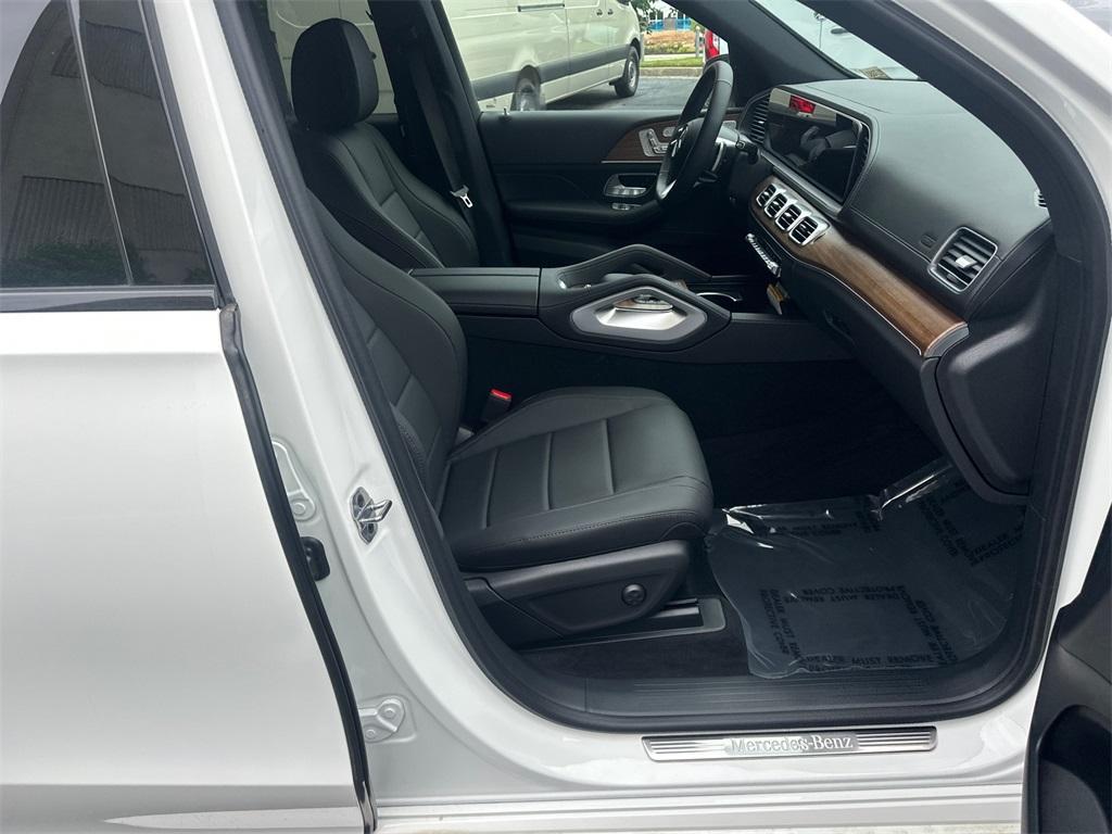 new 2025 Mercedes-Benz GLS 450 car, priced at $95,480