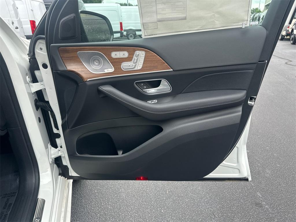 new 2025 Mercedes-Benz GLS 450 car, priced at $95,480