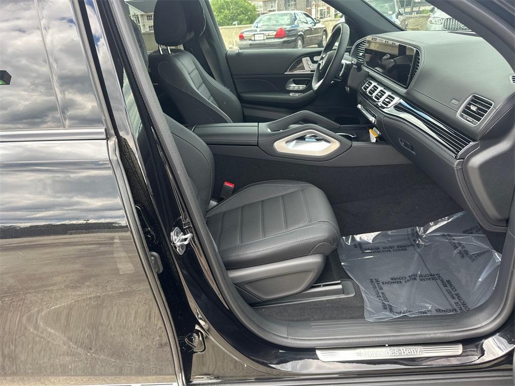 new 2025 Mercedes-Benz GLS 450 car, priced at $105,340