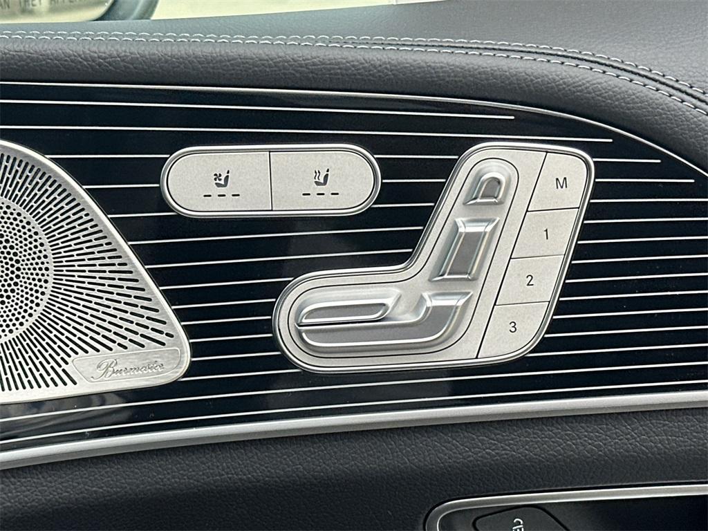 new 2025 Mercedes-Benz GLS 450 car, priced at $105,340