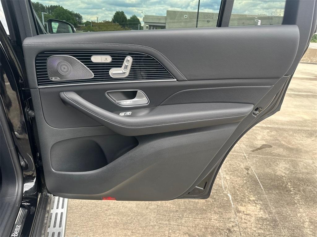 new 2025 Mercedes-Benz GLS 450 car, priced at $105,340