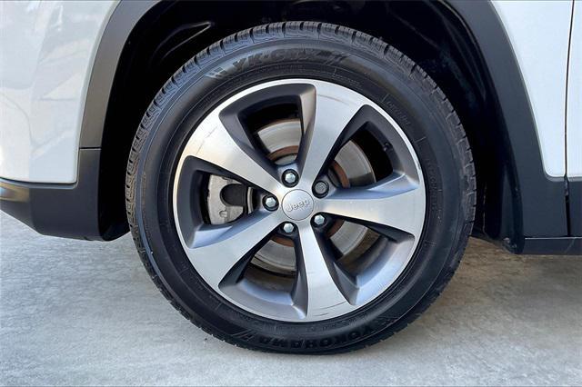 used 2020 Jeep Cherokee car, priced at $14,995