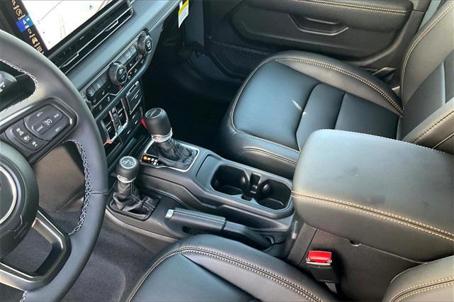 new 2025 Jeep Gladiator car
