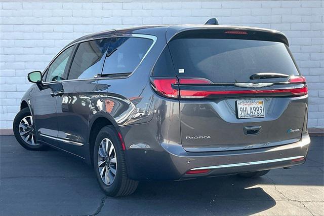 used 2023 Chrysler Pacifica Hybrid car, priced at $33,086