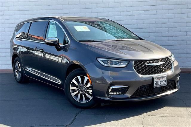 used 2023 Chrysler Pacifica Hybrid car, priced at $33,086