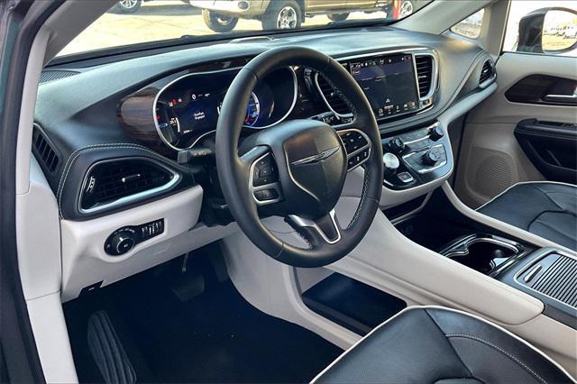 used 2023 Chrysler Pacifica Hybrid car, priced at $33,086