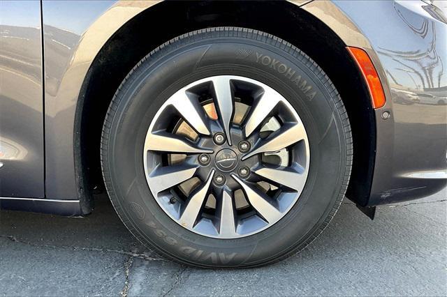 used 2023 Chrysler Pacifica Hybrid car, priced at $33,086