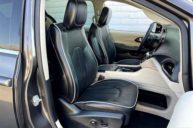used 2023 Chrysler Pacifica Hybrid car, priced at $33,086