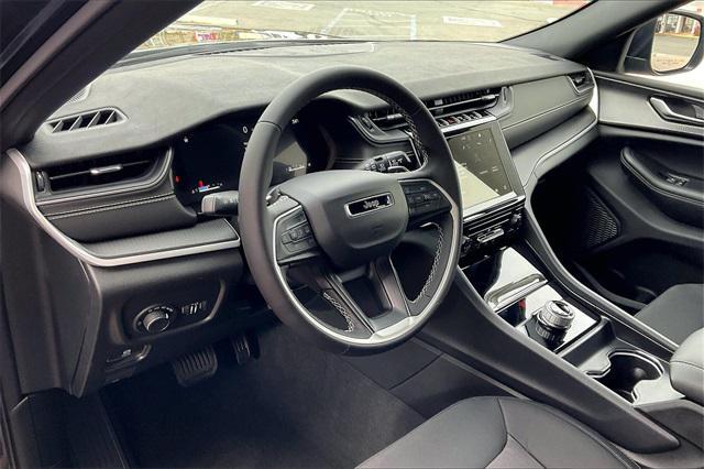 new 2025 Jeep Grand Cherokee car, priced at $42,175