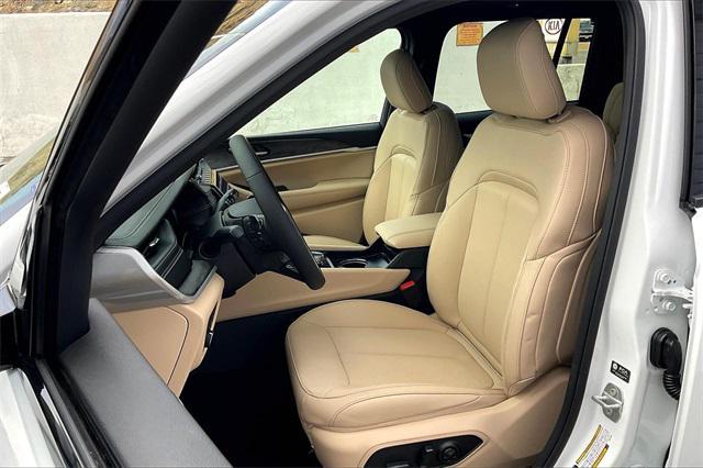 new 2025 Jeep Grand Cherokee car, priced at $50,140