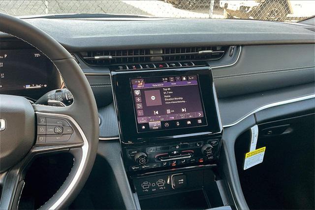 new 2025 Jeep Grand Cherokee car, priced at $44,570